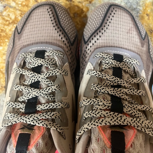 Reebok woman’s shoes size 7 - Picture 6 of 10